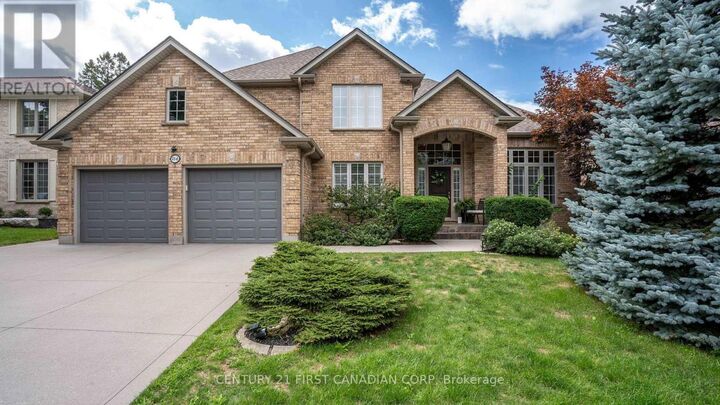 Property Photo: 114 Longview Court ON N6K 4J1