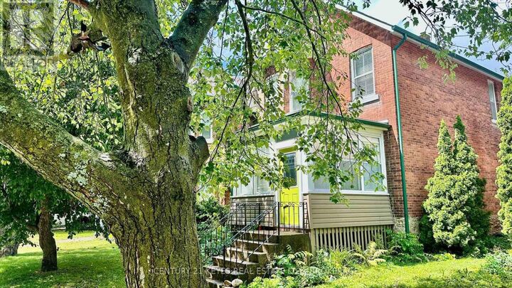 Photo de la propriété:  216 Brock Street  ON K7G 1K4 