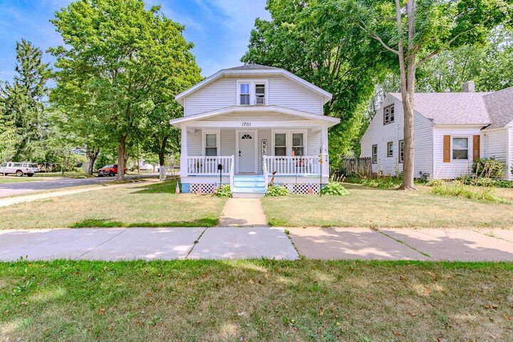 Property Photo:  1701 Roosevelt Street  WI 54403 