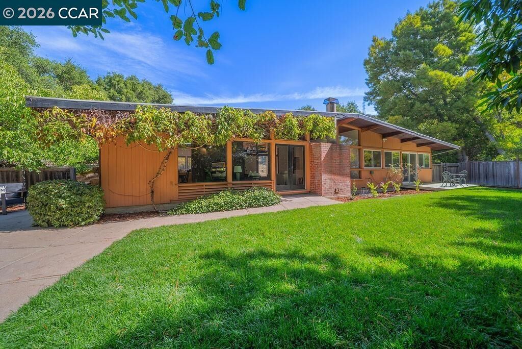 Property Photo:  266 Orchard Rd  CA 94563 