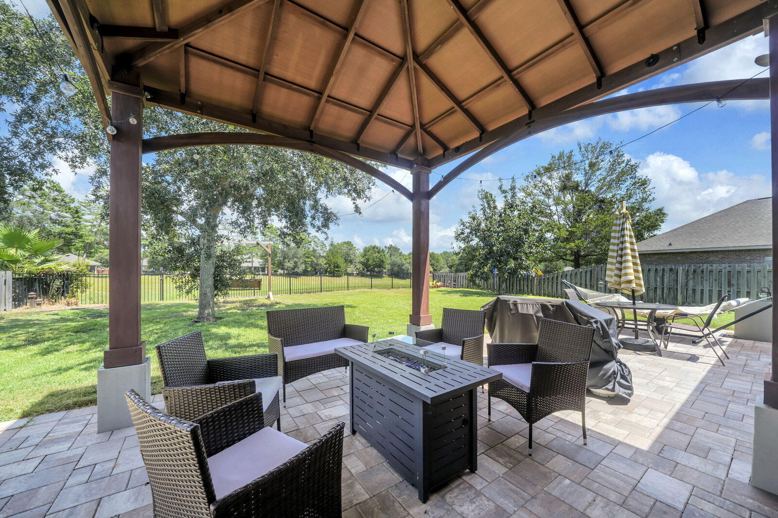 Property Photo: 163 Camellia Court FL 32439