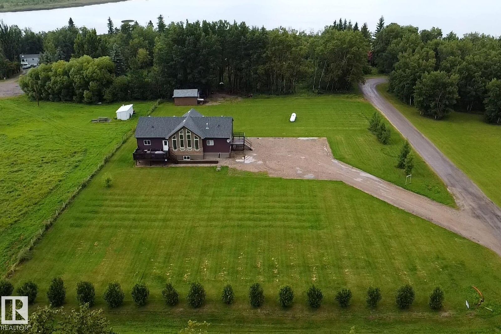 Property Photo: 45416 Twp Rd 593A 22 AB T9N 2J6