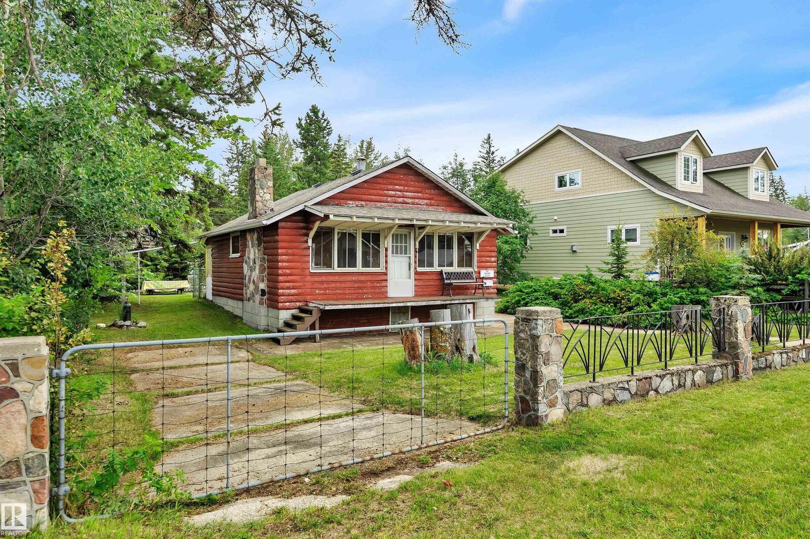 Property Photo: 810 1 Ave AB T0C 1X0