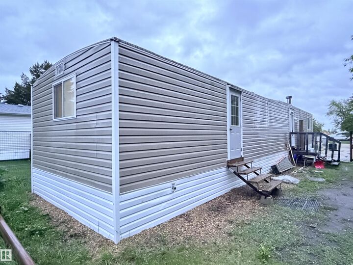 Property Photo:  9501 104 Avenue 68  AB T7P 1M7 