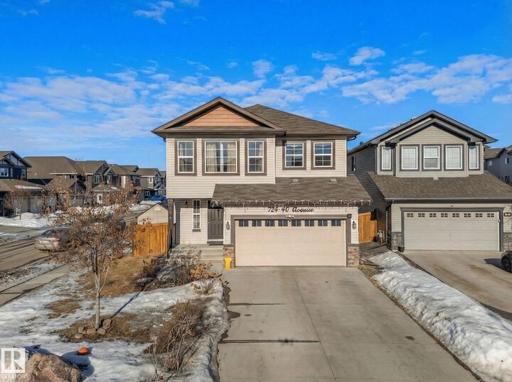 Property Photo:  724 40 Avenue NW  AB T6T 0T3 