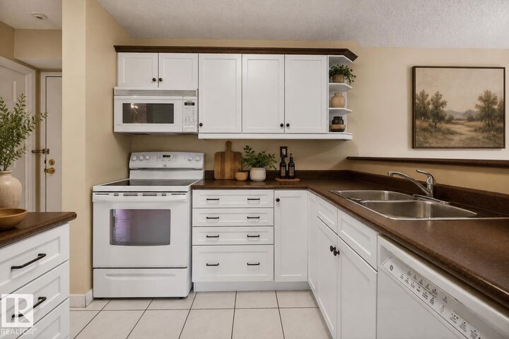 Property Photo: 10545 Saskatchewan Drive NW 405 AB T6E 6C6