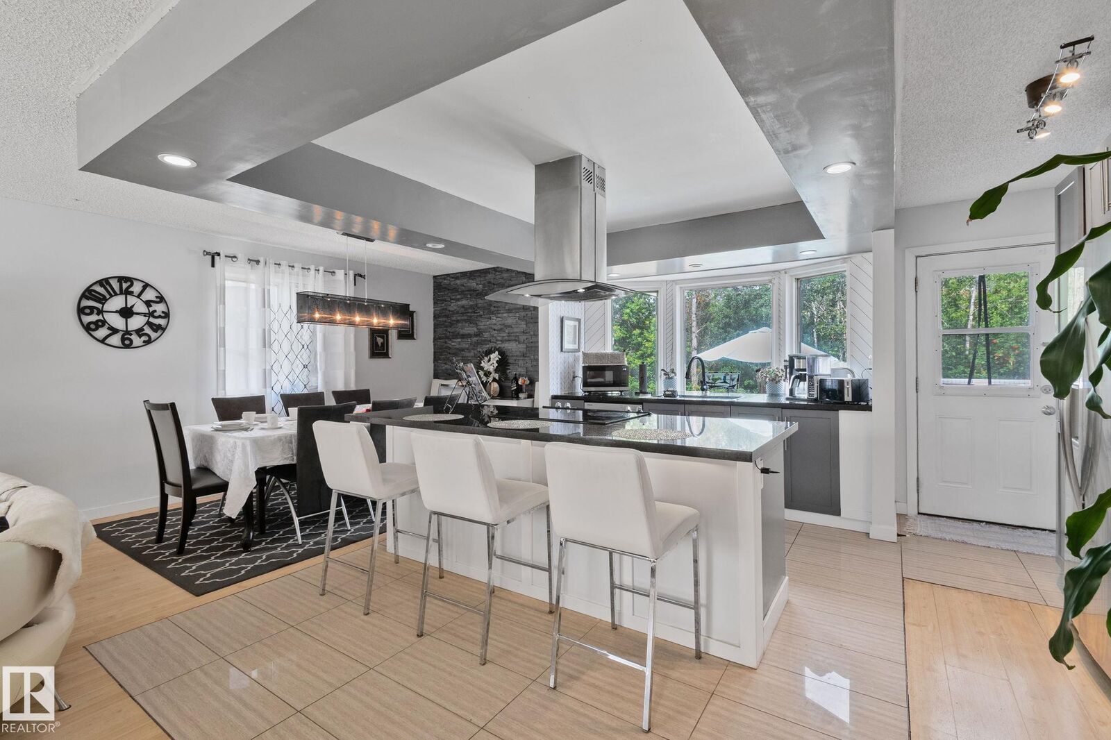 Property Photo:  4682 17 Avenue NW  AB T6L 2R9 