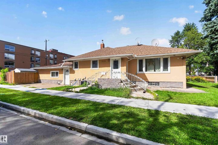 Property Photo:  9402 117 Avenue NW  AB T5G 0M4 