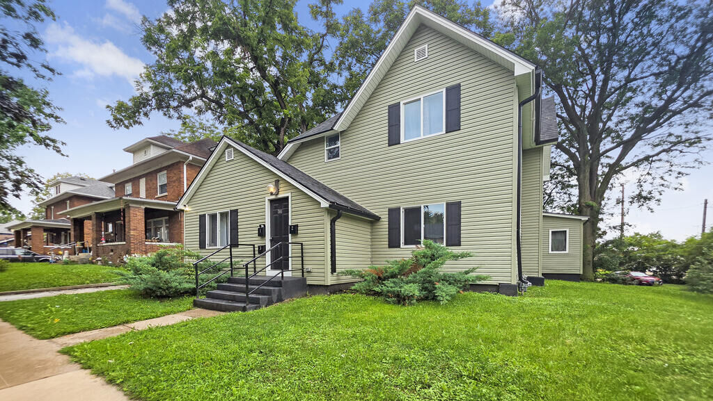 Property Photo:  1517 4th Ave S  IA 50501 