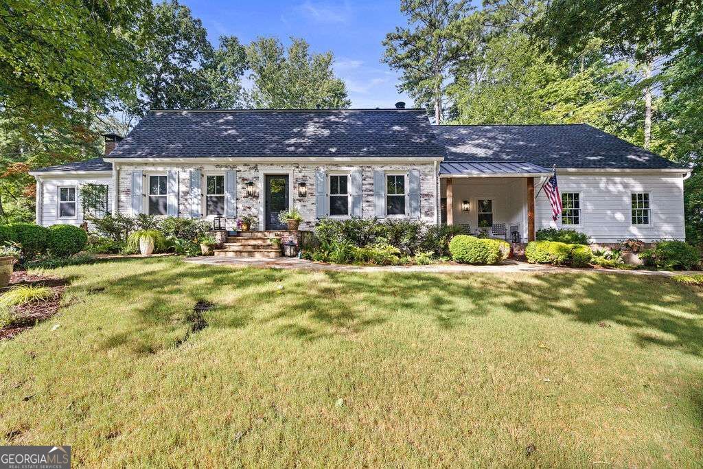 Property Photo: 1826 Forest Springs Court GA 30338