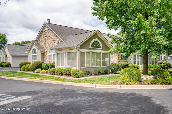 Property Photo:  301 Kilderry Way  KY 40245 