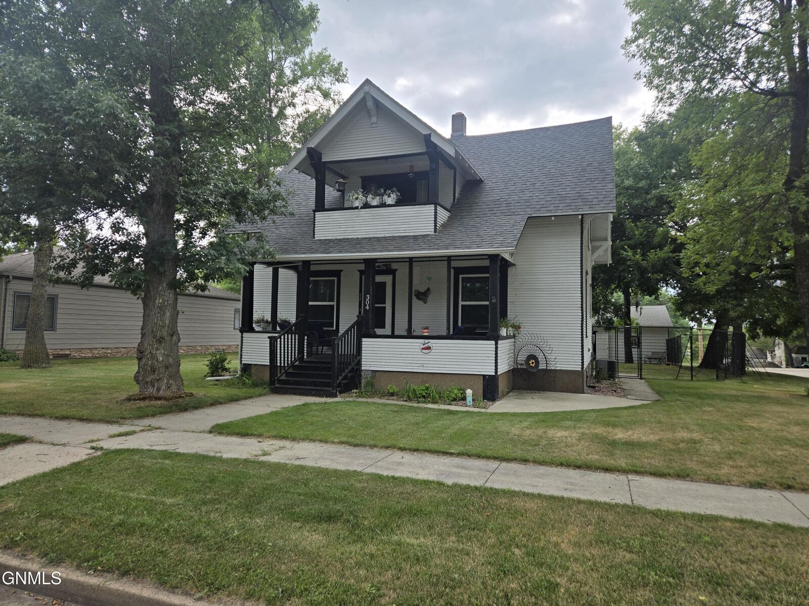 Property Photo: 304 1st Avenue SW ND 58413