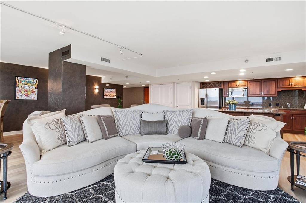 Property Photo:  600 E Admiral #1408 Boulevard 1408  MO 64106 