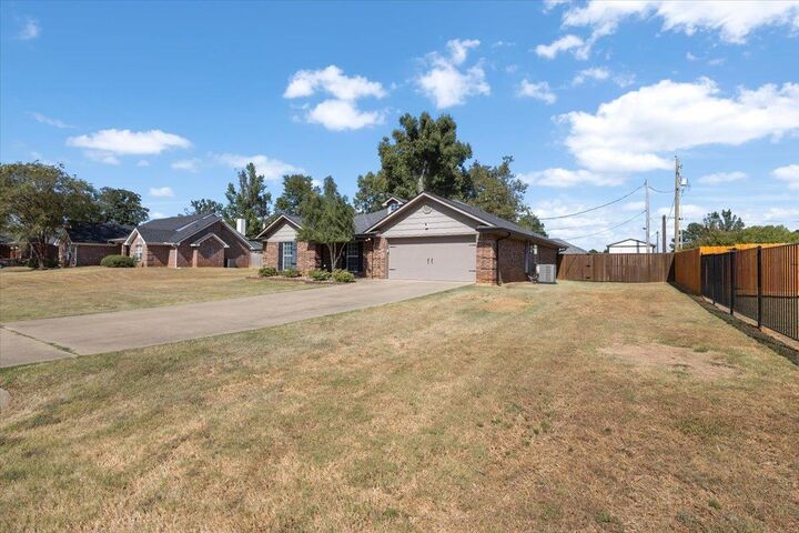 Property Photo:  122 Cargill  TX 75691 