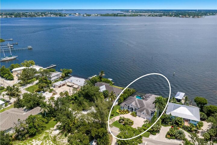 Property Photo: 5904 Riverview Boulevard FL 34209