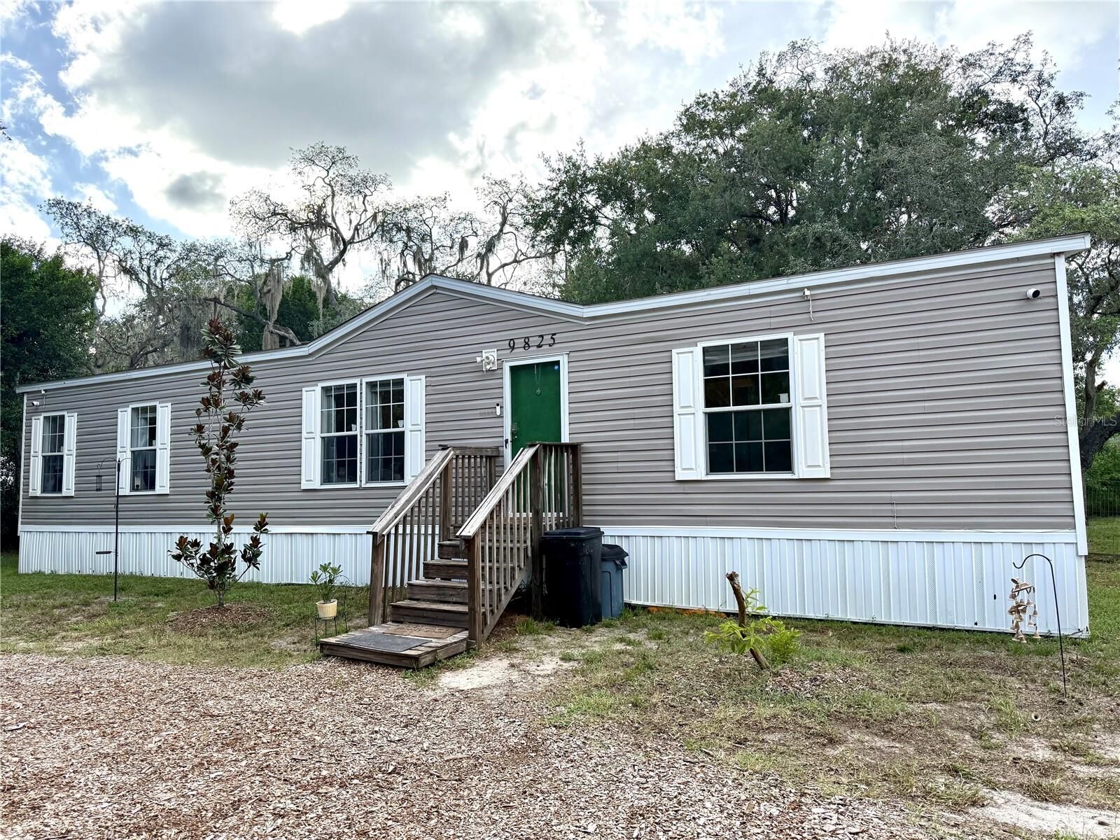 Property Photo: 9825 Leguna Street FL 34654
