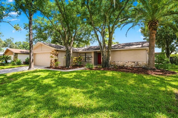 Property Photo:  14105 Knottingsley Place  FL 33624 