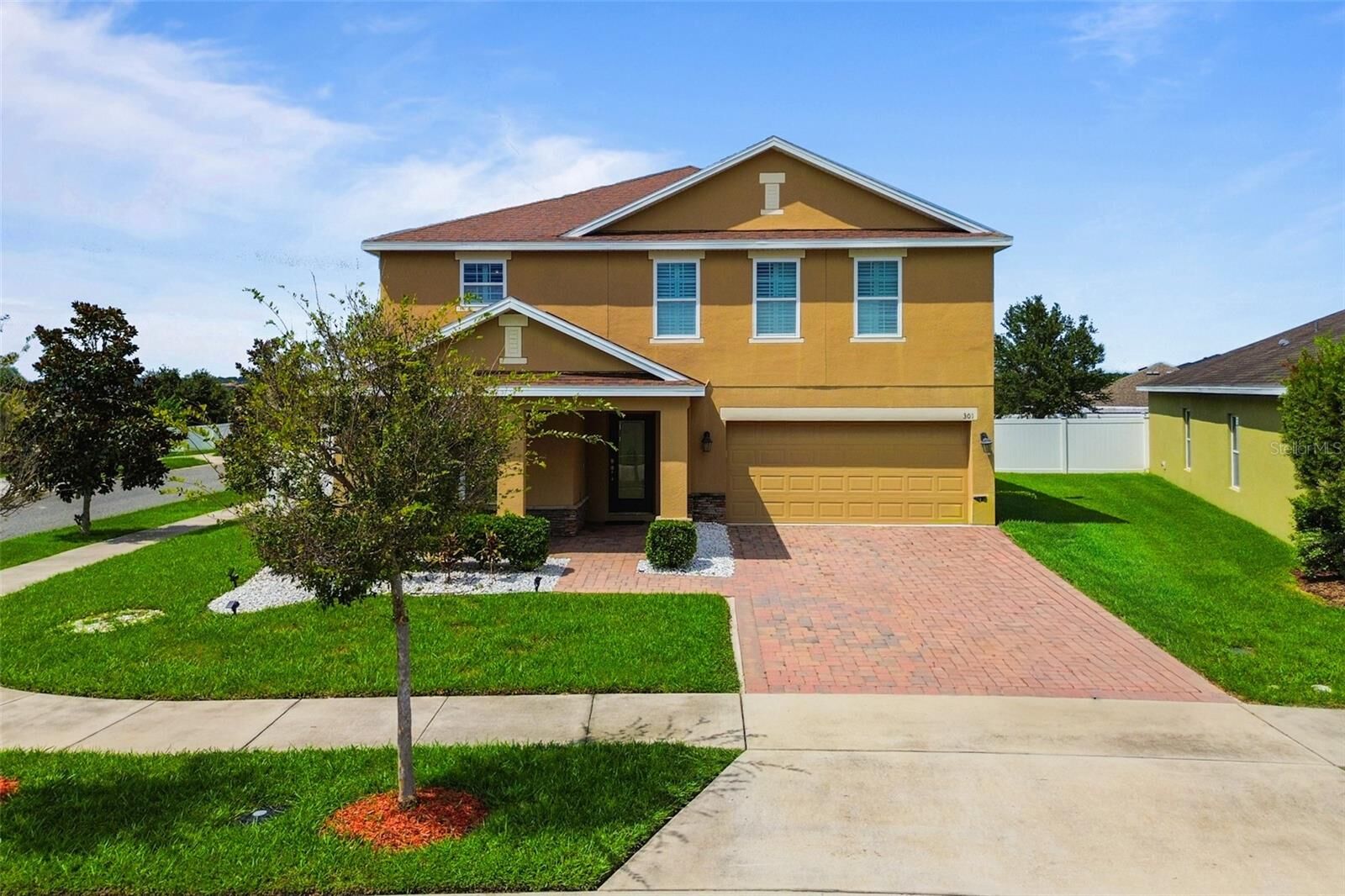Property Photo:  301 Sparrow Hawk Drive  FL 34736 