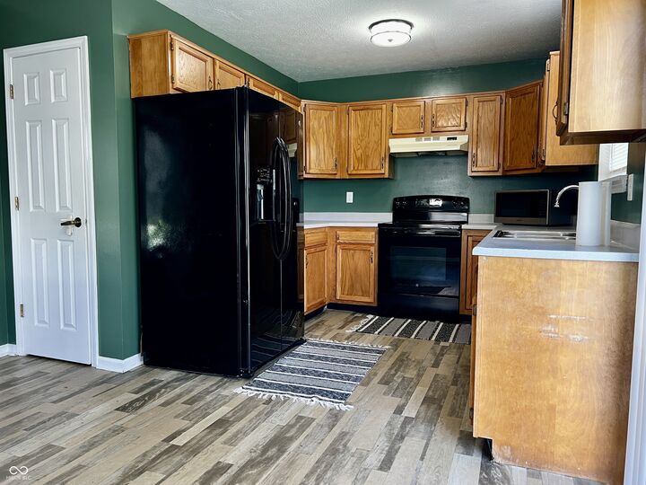 Property Photo:  916 Congressional Way  IN 46176 