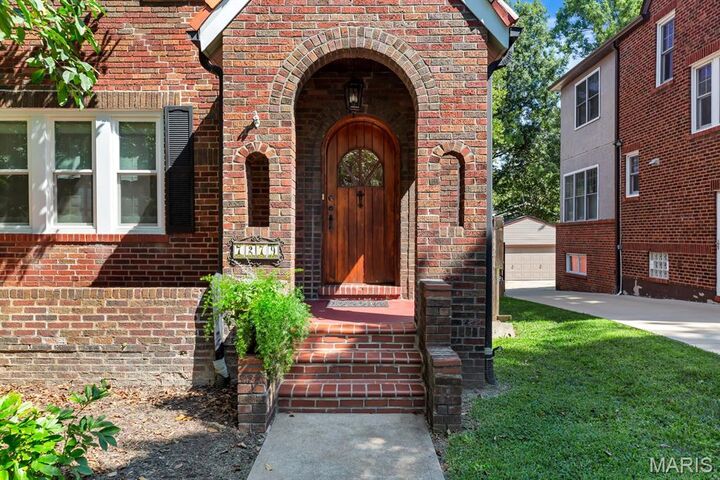 Property Photo: 7279 Forsyth Boulevard MO 63105