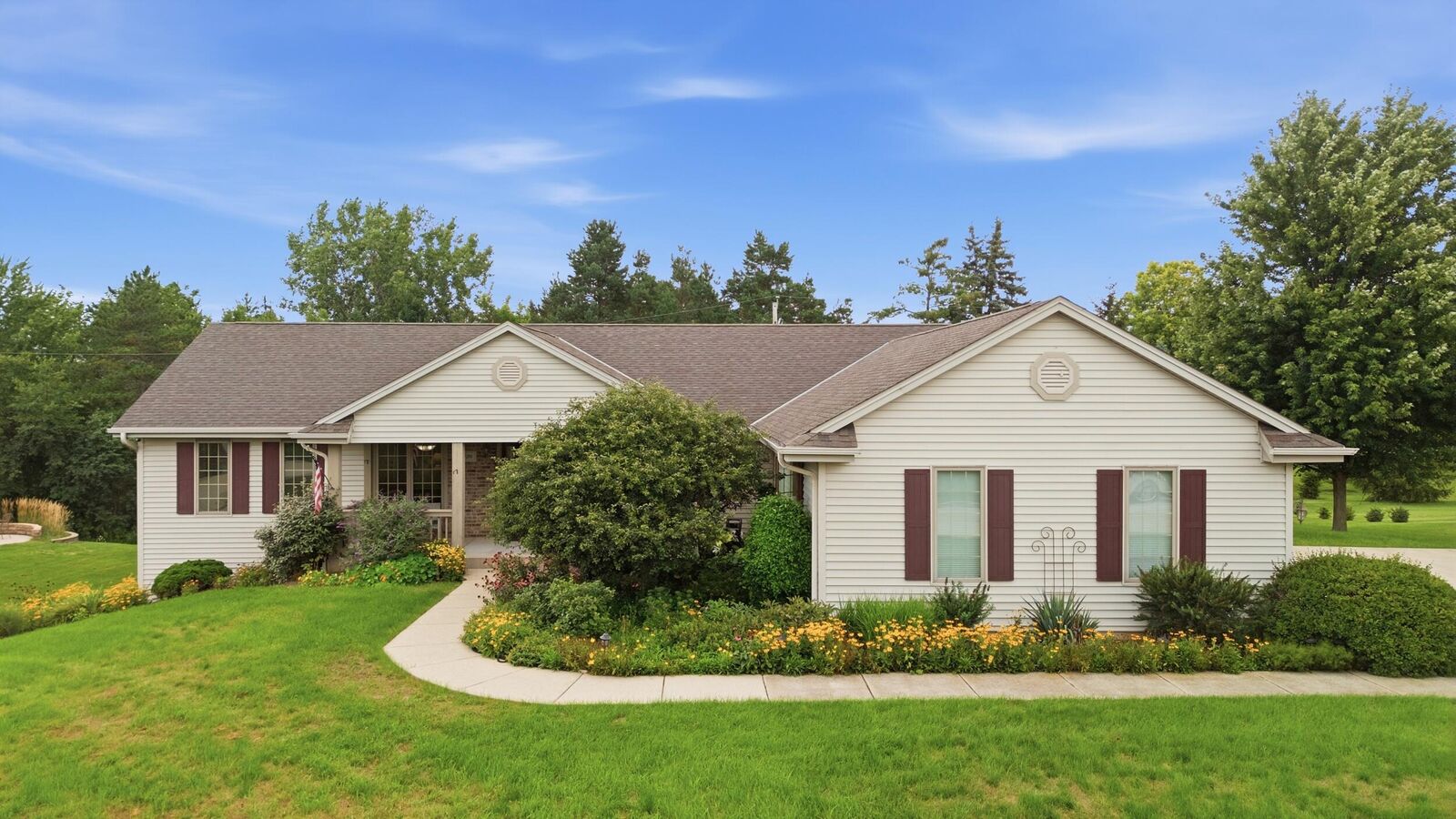 Property Photo: 4820 W Alesci Dr WI 53132