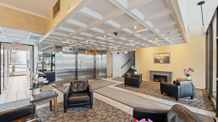 Property Photo:  2005 S Finley Road 604  IL 60148 