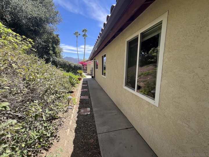Property Photo:  