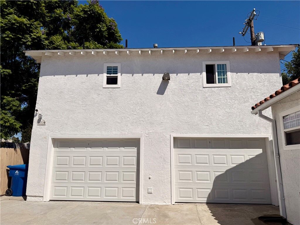 Property Photo:  1572 Ridgely Drive S 1/2  CA 90019 