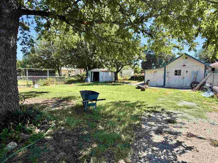 Property Photo:  621 W Padon Avenue  OK 74631 