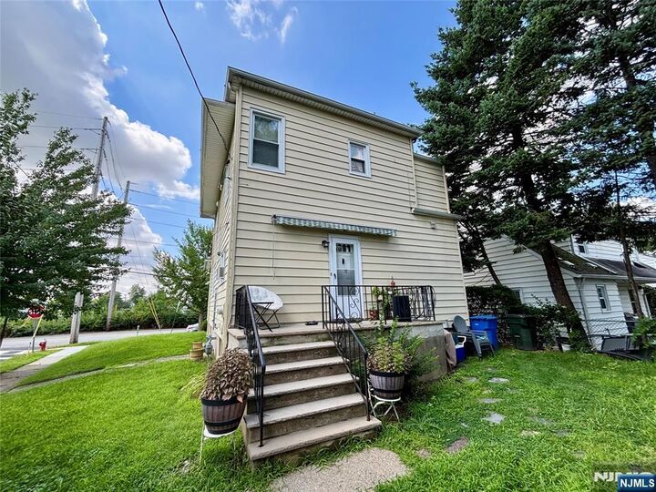 Property Photo:  21 Barrows Avenue 1st Flr  NJ 07070 