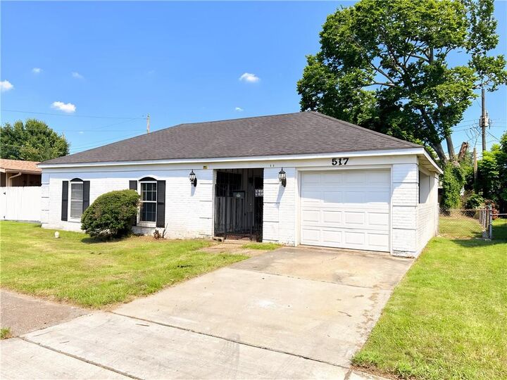 Property Photo: 517 Farmington Place LA 70056