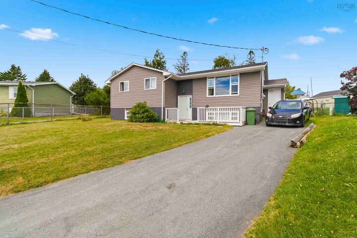 62 Shalimar Crescent — photo 1