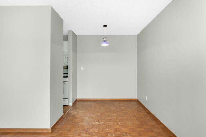 Property Photo: 1912 Dupont Avenue S 405 MN 55403