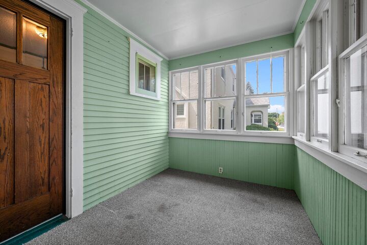 Property Photo:  1308 Juno Avenue  MN 55116 