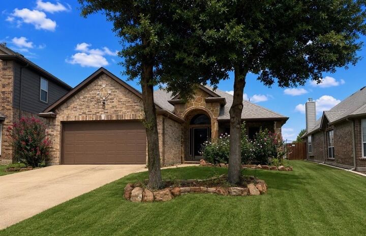 Property Photo: 9524 Brittlebrush Trail TX 76177