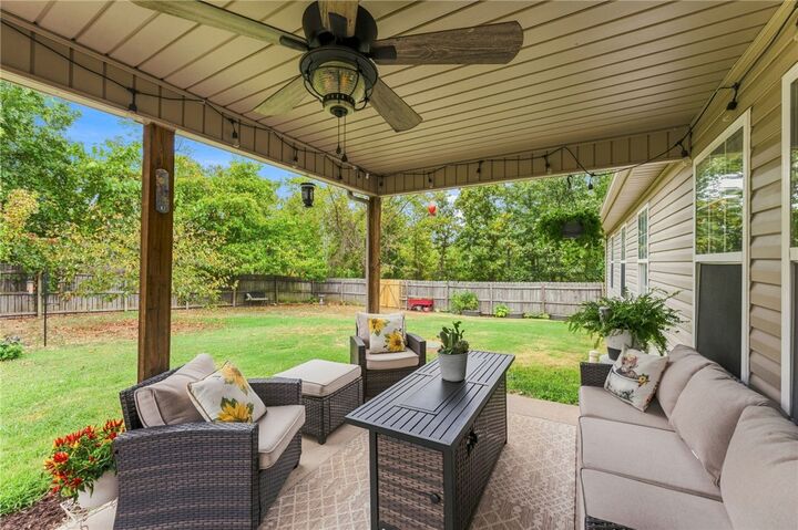 Property Photo:  7 Blythe Circle  AR 72714 