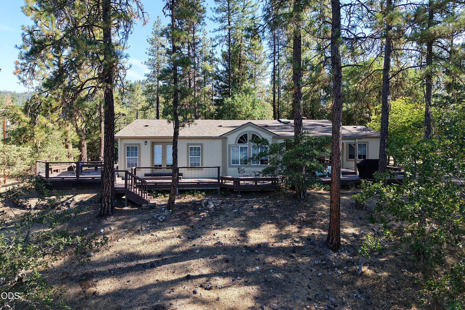 Property Photo: 2579 Old Ferry Road OR 97539