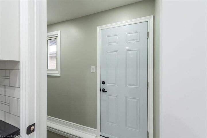 Property Photo:  34 Hollydene Place  ON L8E 1K8 