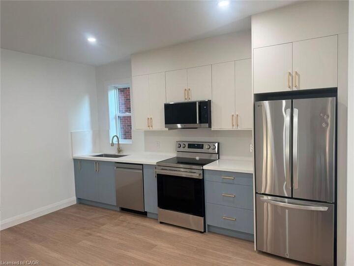 Property Photo:  17 White Avenue 2 Mf  ON M1C 1P1 