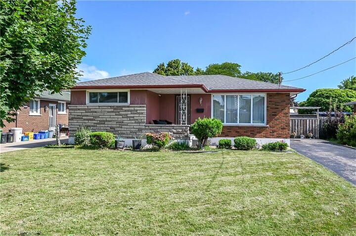 5 Kentley Drive — photo 1