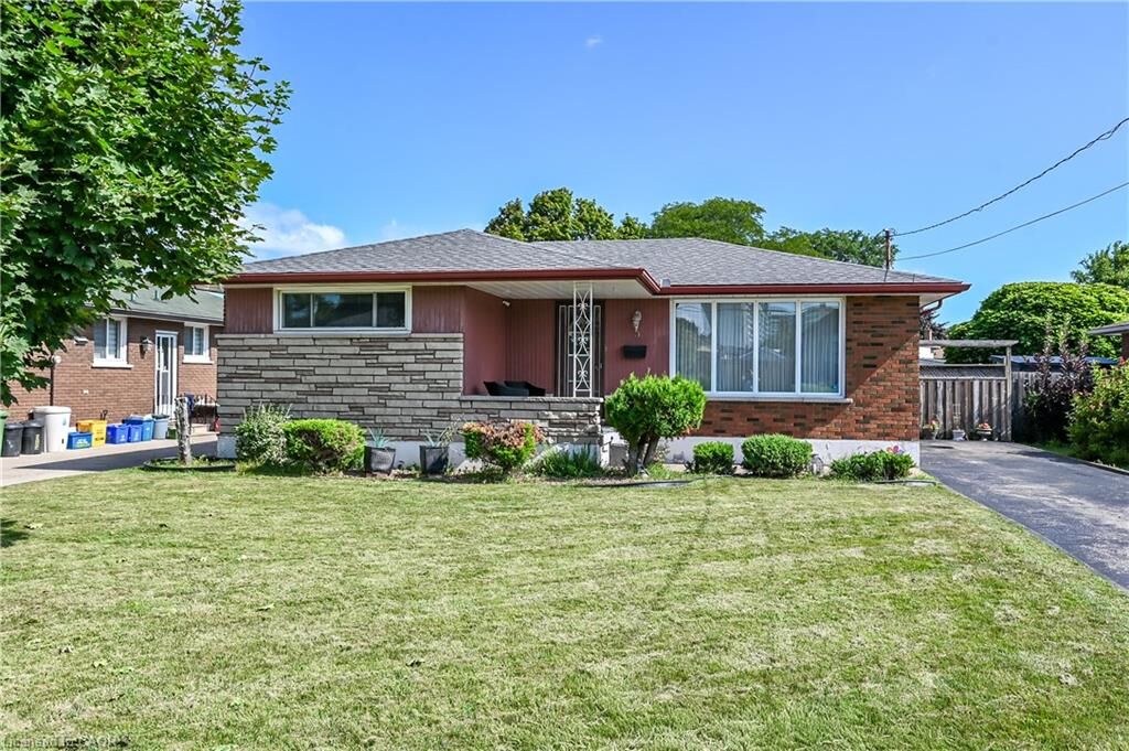 Property Photo: 5 Kentley Drive ON L8H 2R6