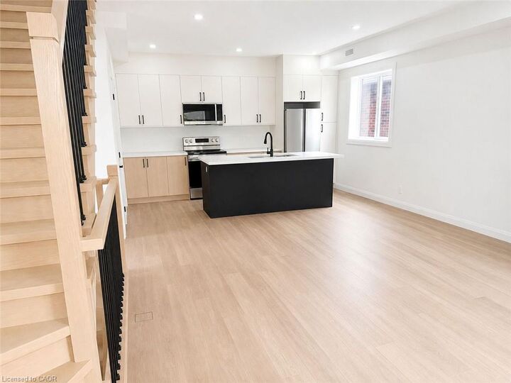 Property Photo:  17 White Avenue 5 Sfn  ON M1C 1P1 