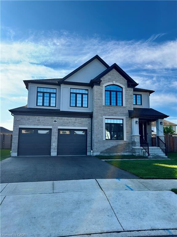 Property Photo:  923 Eaglecrest Court  ON N2K 0B8 