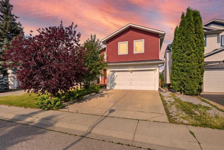 Property Photo: 167 Harvest Glen Way NE AB T3K 4J4