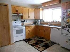 Property Photo: 806 8 Avenue AB T0H 1P0