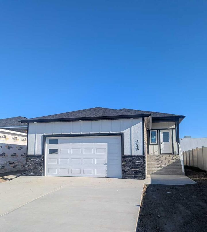 328 Somerside Road SE — photo 1