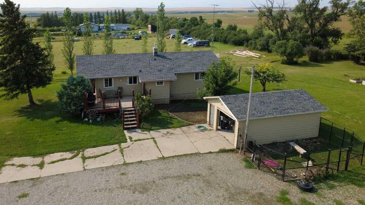Property Photo:  50042 RR 270A  AB T0K 2R0 