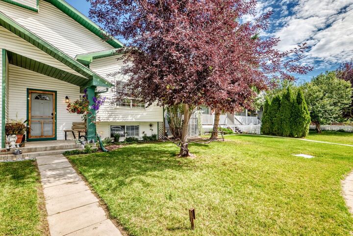 Property Photo: 40 Green Meadow Crescent AB T1P 1H4