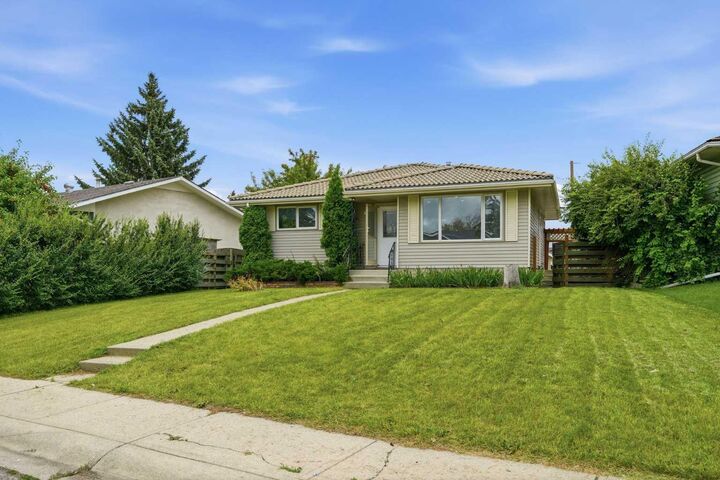 Property Photo: 52 Penedo Place SE AB T2A 3N8