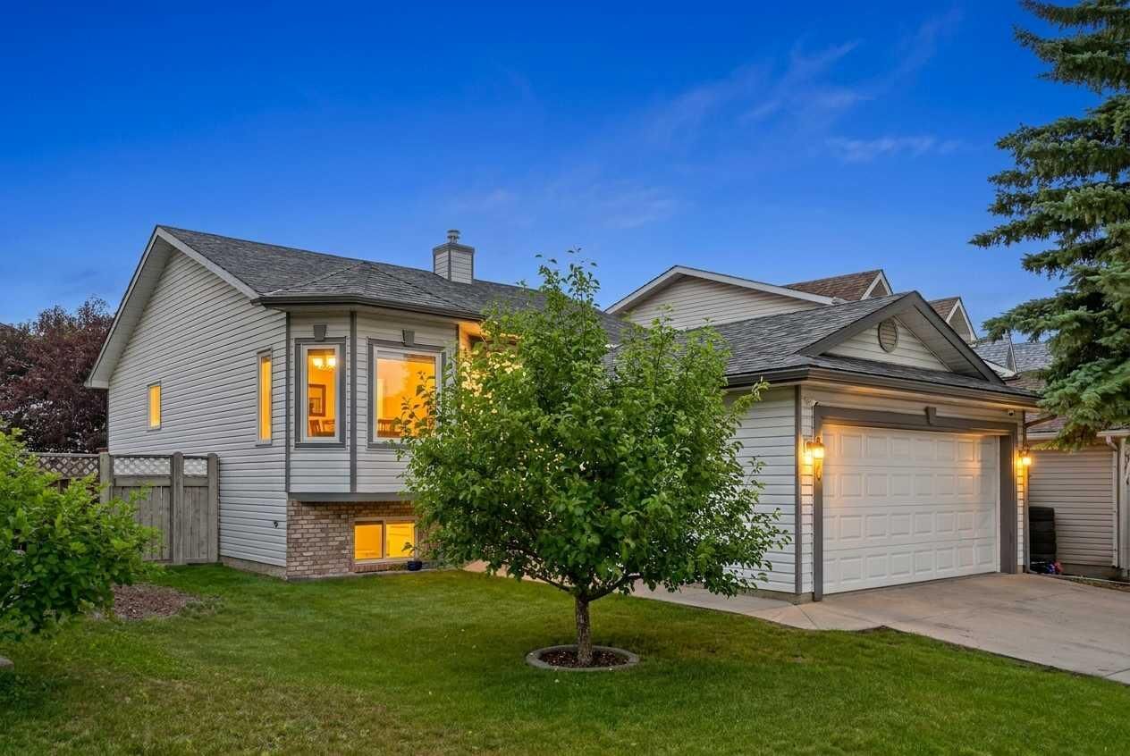 Property Photo: 940 Coventry Drive NE AB T3K 4J6